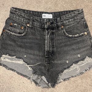 ZARA size 4 high waisted dark denim jean shorts